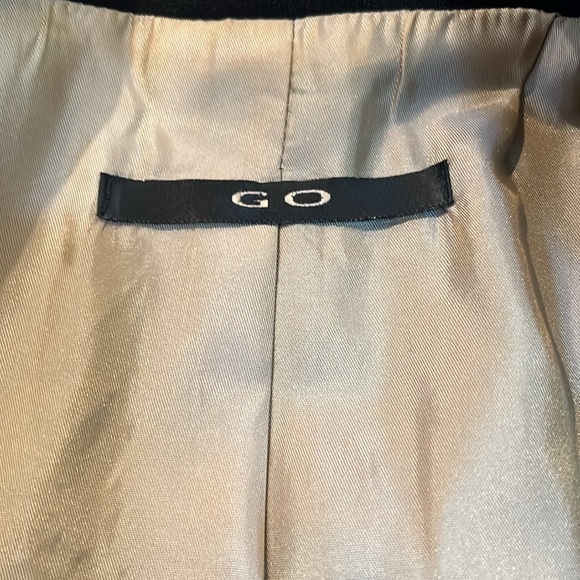 Fabulous GO Black Crepe Fitted Blazer with Shell Buttons - size Small - Picture 4 of 7